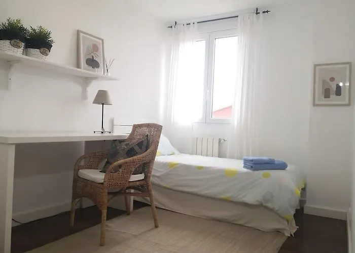 Spacious And Light Flat With Beautiful Views דירה *