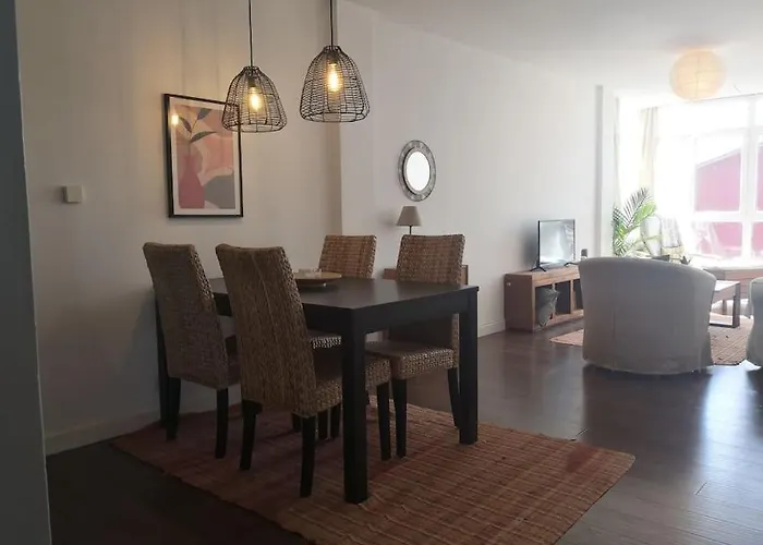 דירה Spacious And Light Flat With Beautiful Views