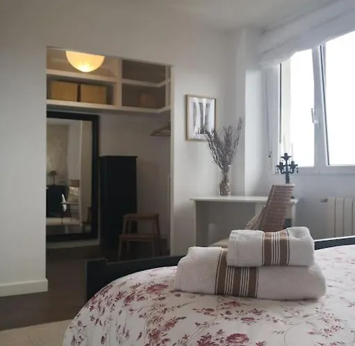 Spacious And Light Flat With Beautiful Views דירה *