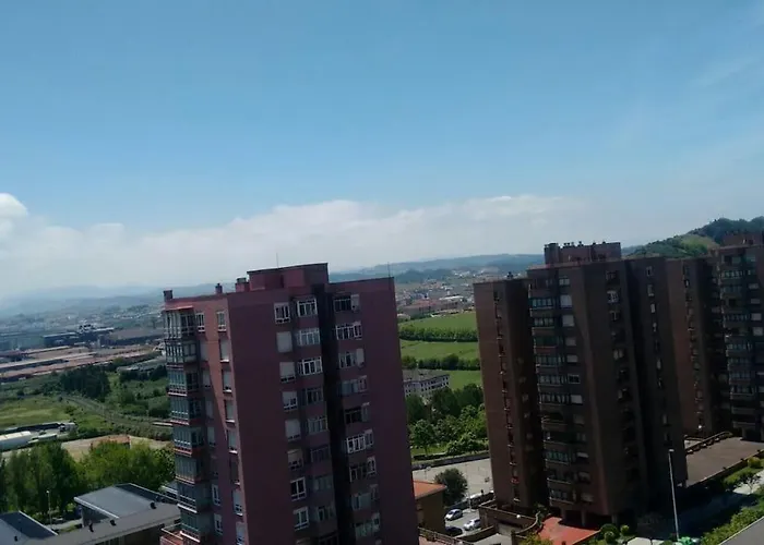 Spacious And Light Flat With Beautiful Views דירה